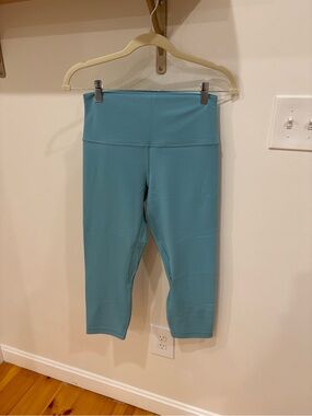 lululemon athletica Teal Capri Leggings